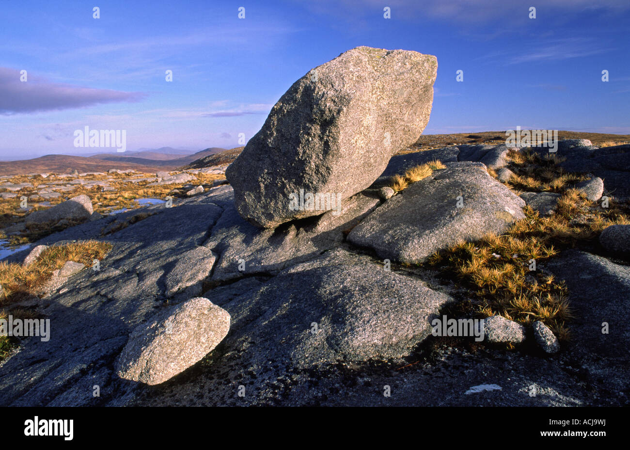 Granite glacial erratic near the summit of Moylenanav mountain, Glendowan Mountains, County Donegal, Ireland. Stock Photo