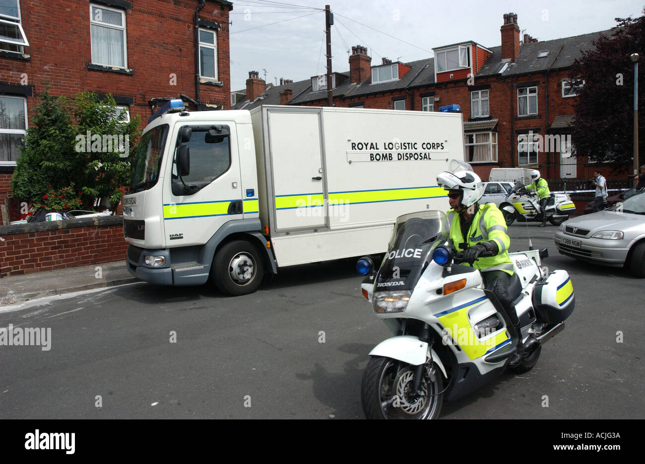 Bomb disposal squad hires stock photography and images Alamy