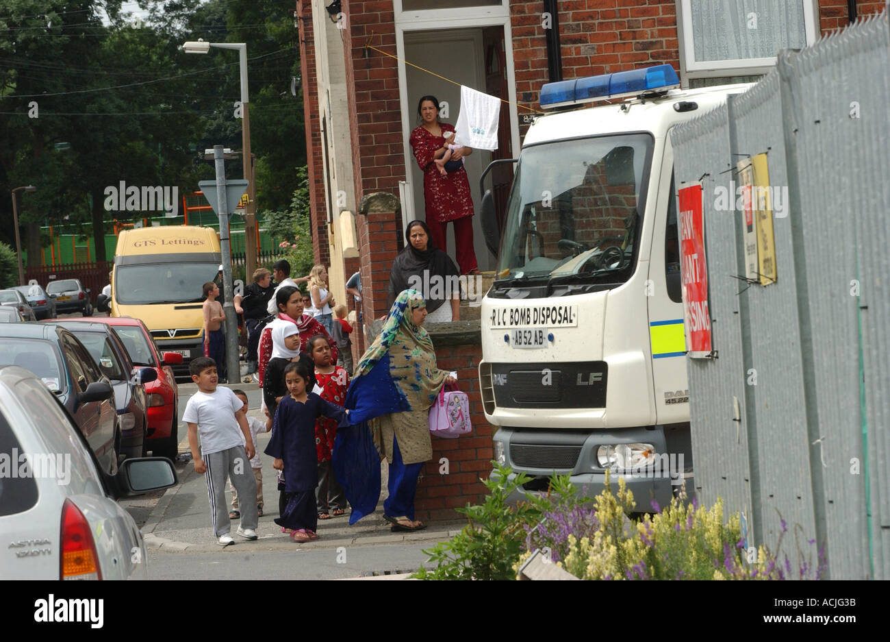 Bomb disposal squad hires stock photography and images Alamy