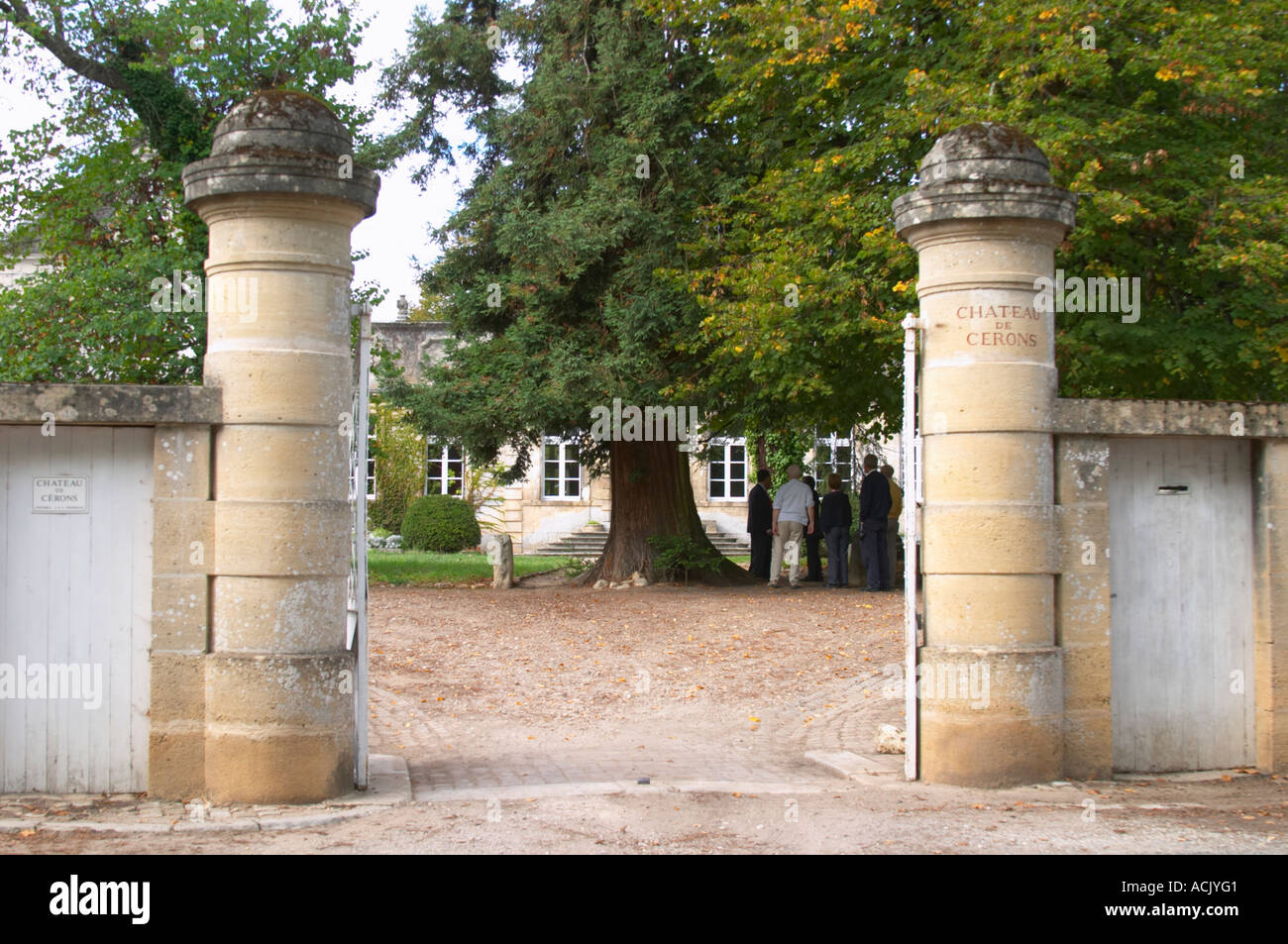 The gate posts and entrance to the chateau Chateau de Cerons (Cérons) Sauternes Gironde Aquitaine France Stock Photo
