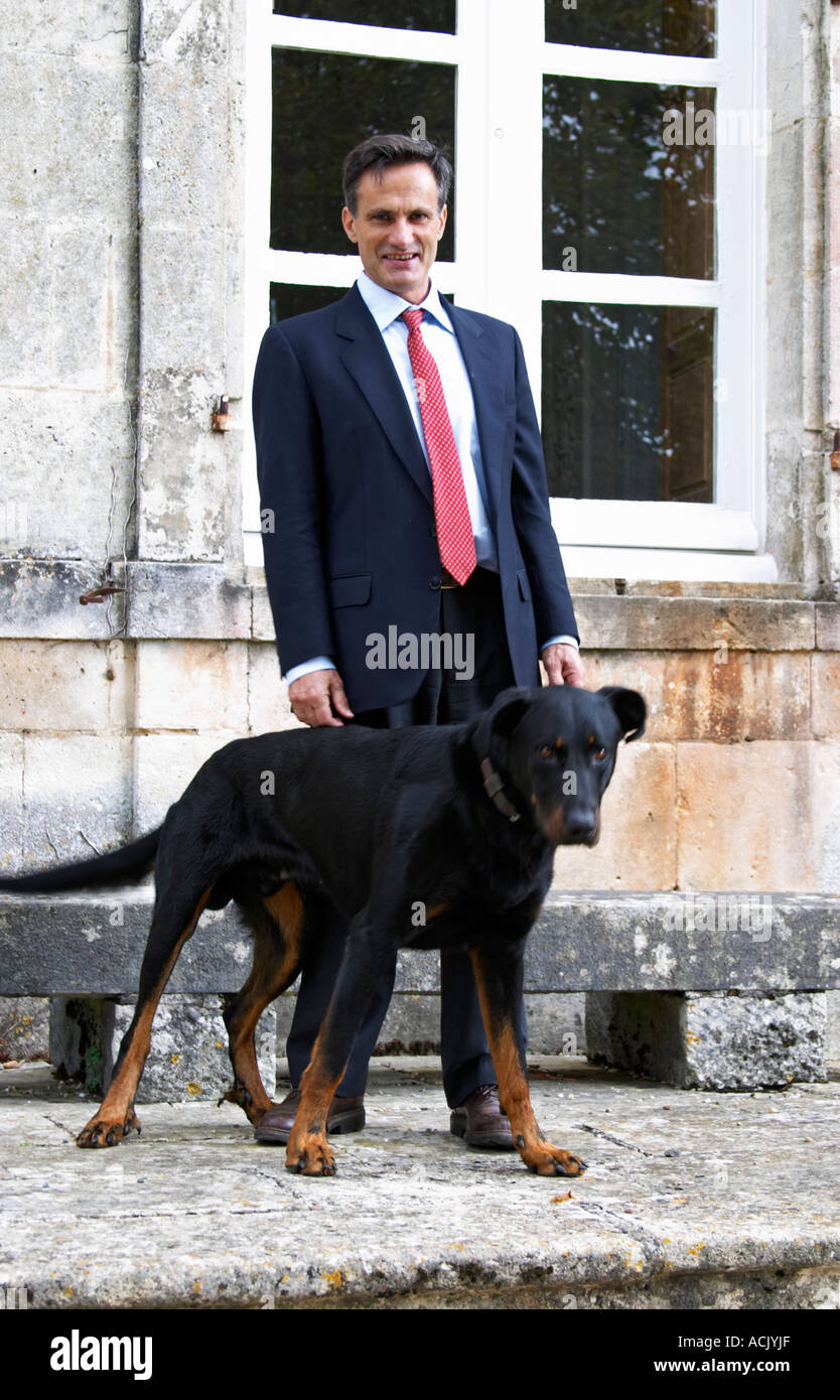 Xavier Perromat, winemaker, and one of his dogs Chateau de Cerons (Cérons) Sauternes Gironde Aquitaine France Stock Photo