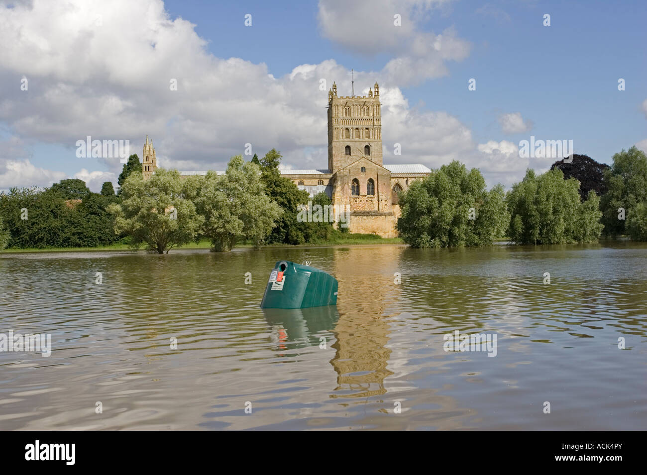 Tewkesbury Abbey inundated by unprecedented flooding of the Rivers Severn and Avon July 2007 Gloucestershire UK Stock Photo
