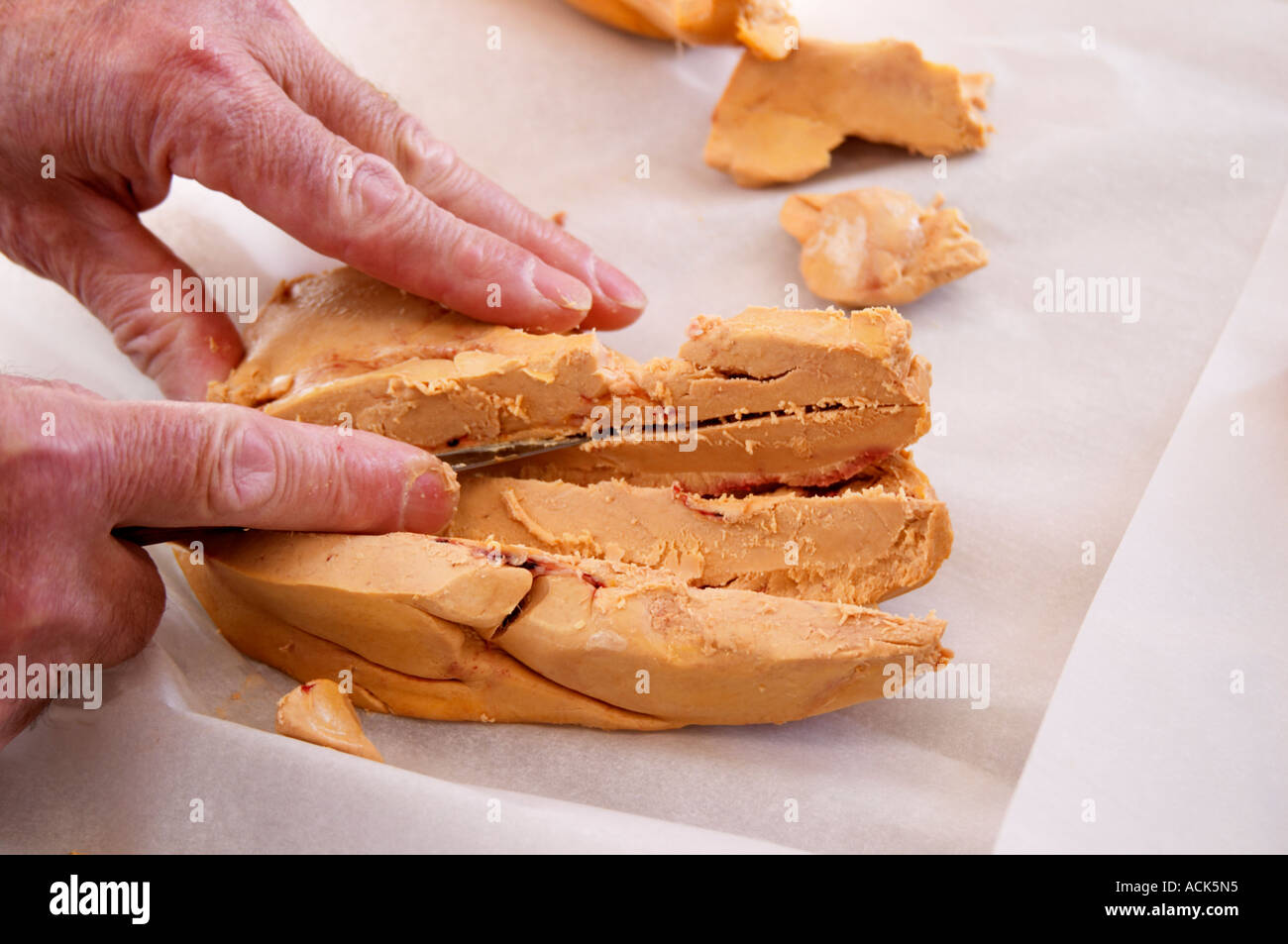 How to make foie gras duck's liver (series of images) Each lobe of the