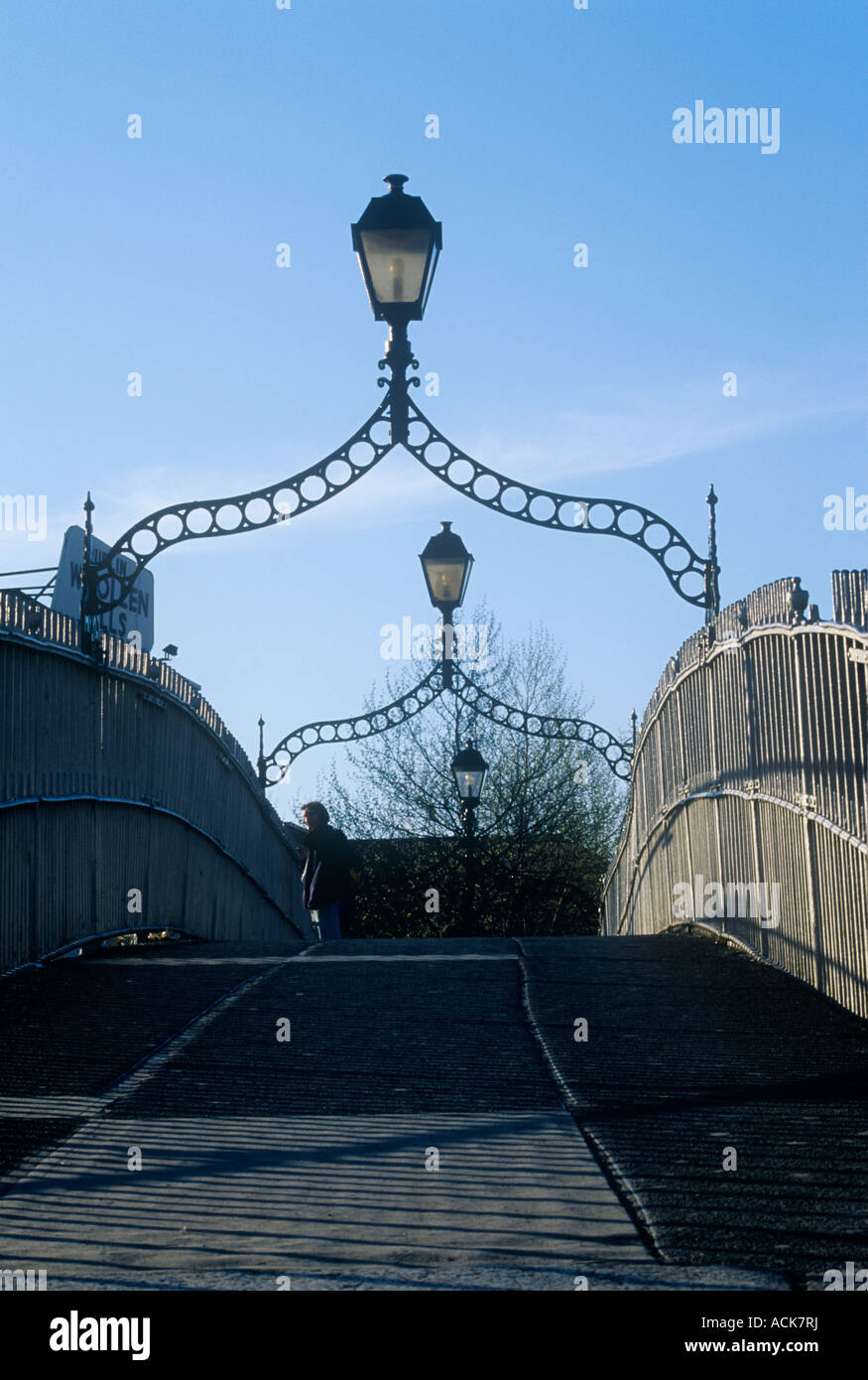 Hapenny bridge dublin vertical hi-res stock photography and images - Alamy