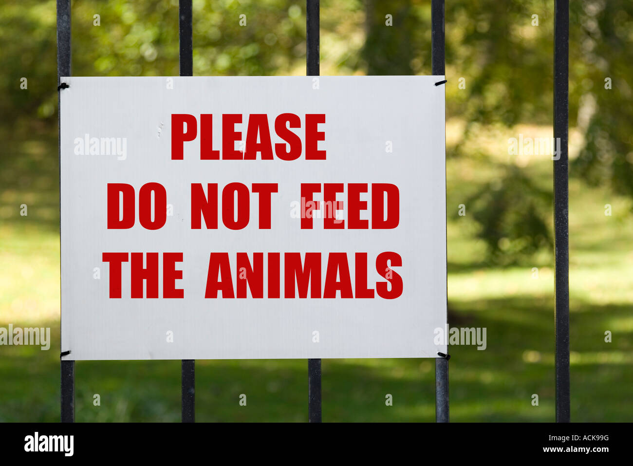 please-do-not-feed-the-animals-sign-stock-photo-alamy
