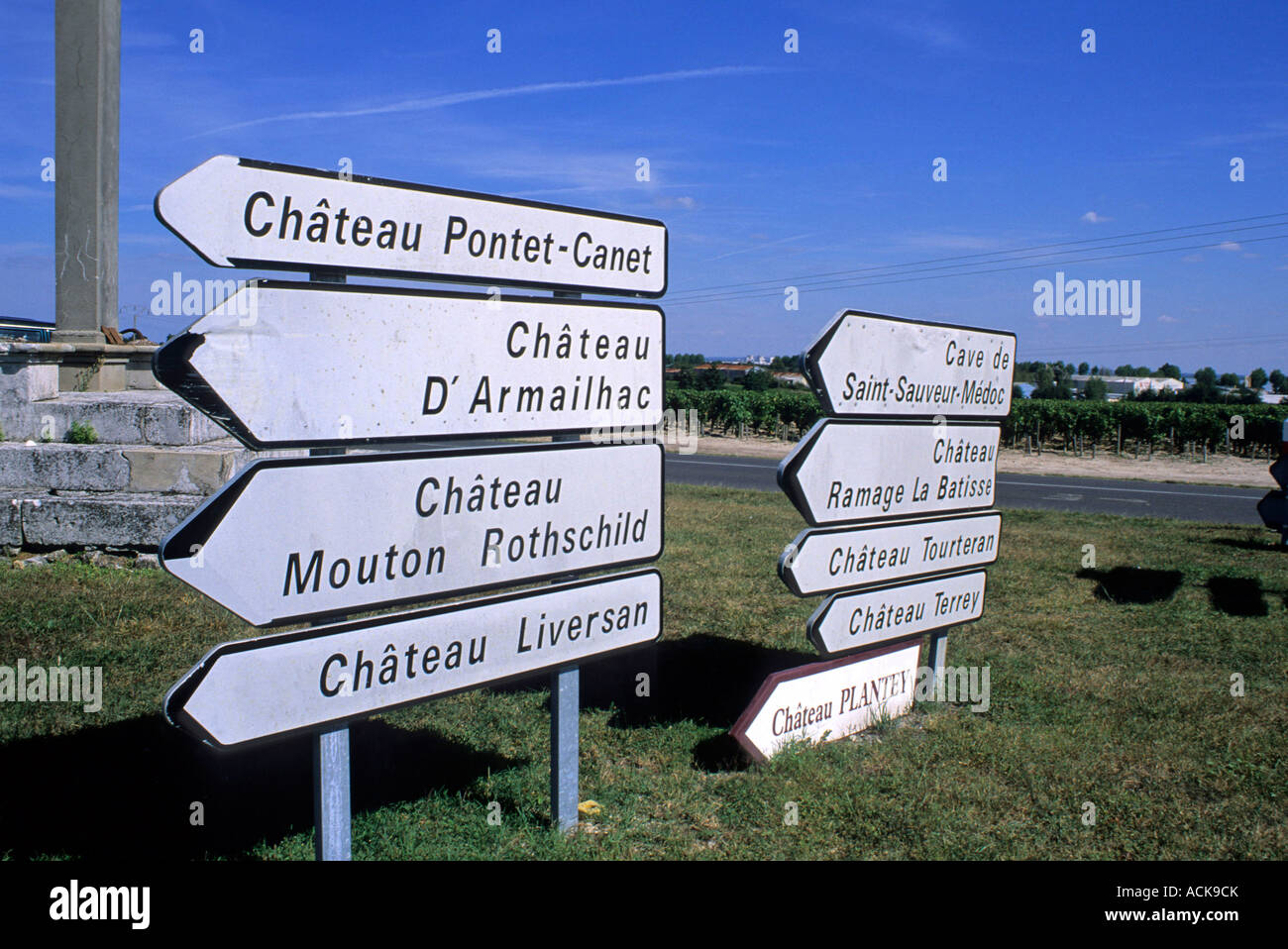 France. Bordeaux Region. Sign leading to a number of wineries Stock ...