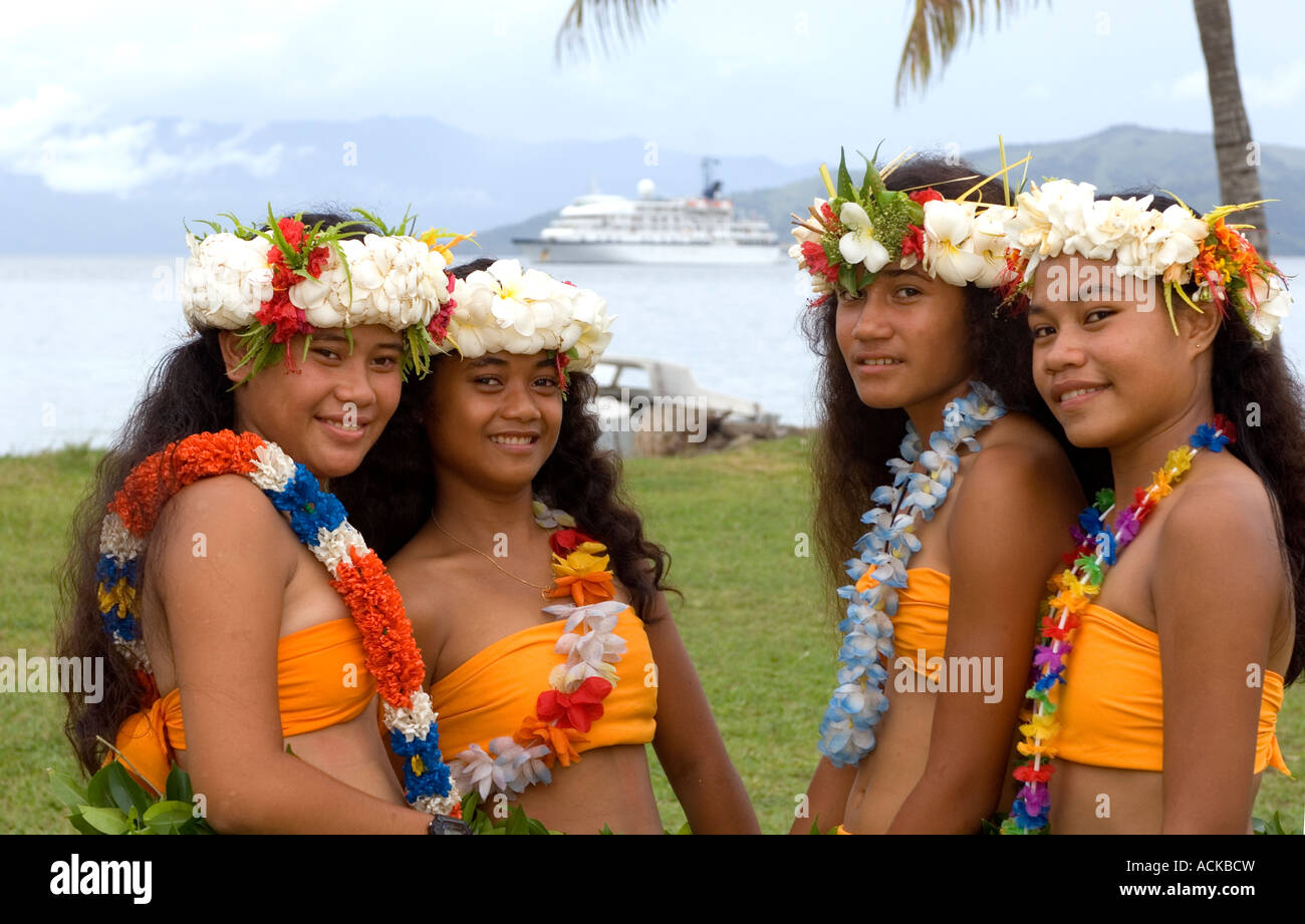 Kioa Island Fiji female dancers on south pacific island melanesia Stock Photo