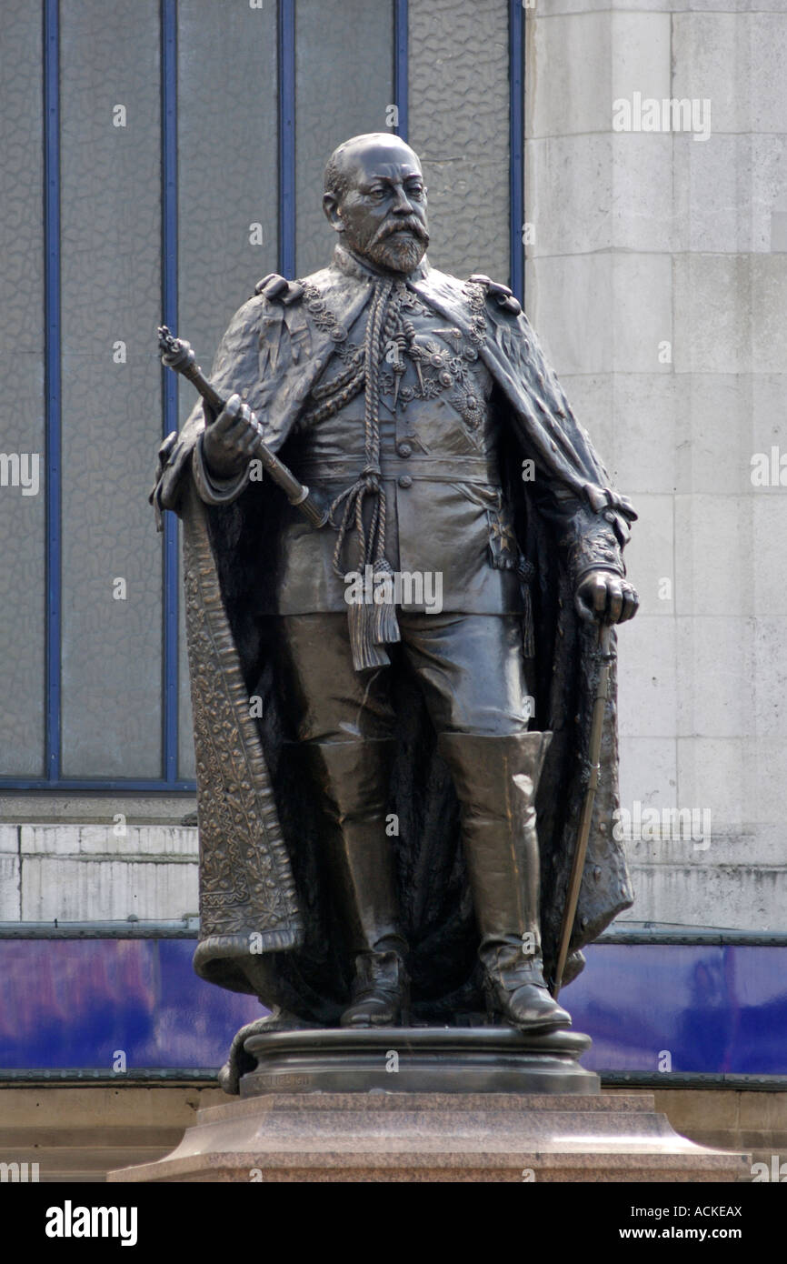 Statue of King Edward VII outside Tooting Broadway underground station in London. Stock Photo