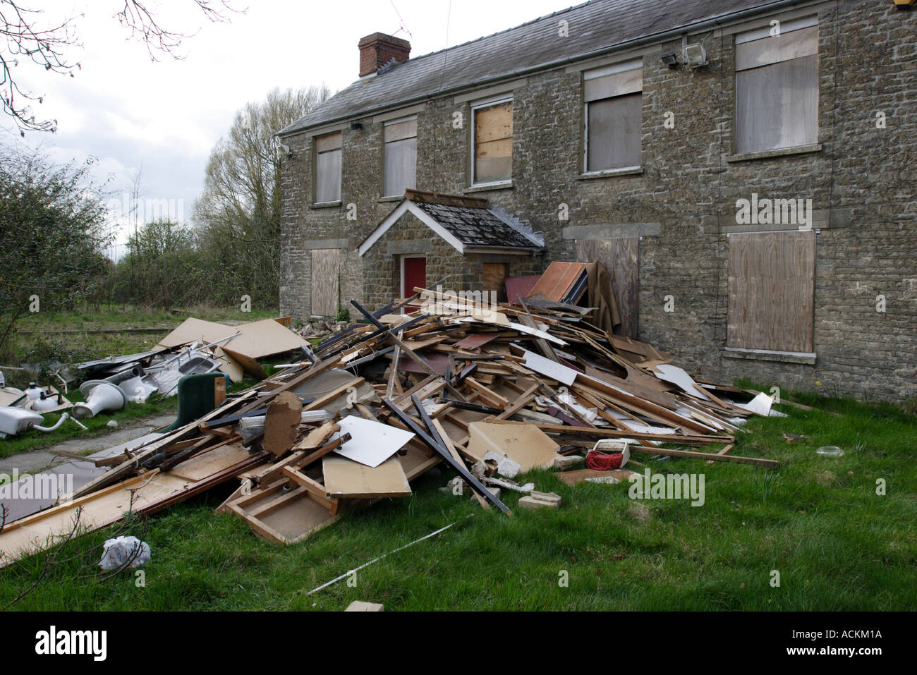 Farmhouse renovation in Swindon Wiltshire Stock Photo - Alamy