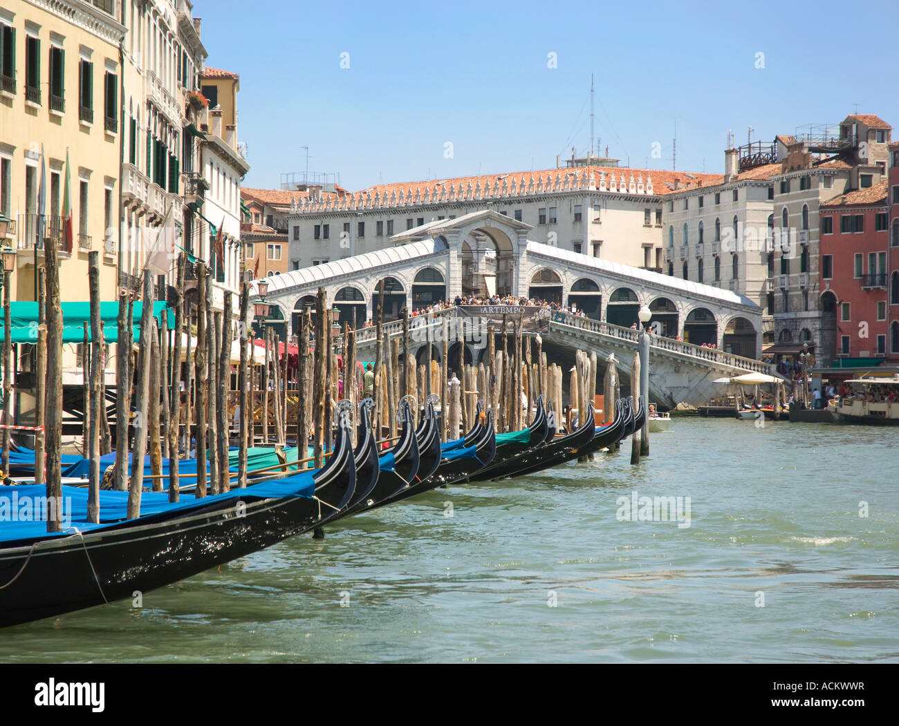 View of the Rialto bridge Venice Stock Photo - Alamy
