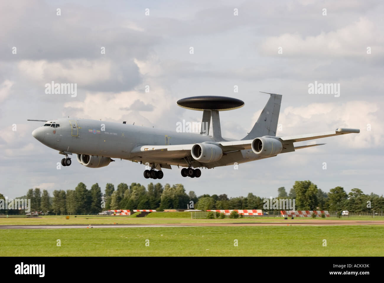 Zh105 Royal Air Force Boeing E 3d Sentry Aew1 Airborne Warning And Control System Awacs Aircraft At Raf Fairford Stock Photo Alamy