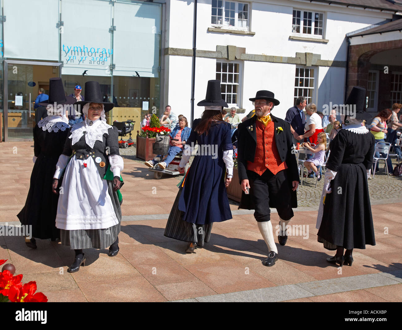 Welsh traditional dress hires stock photography and images Alamy