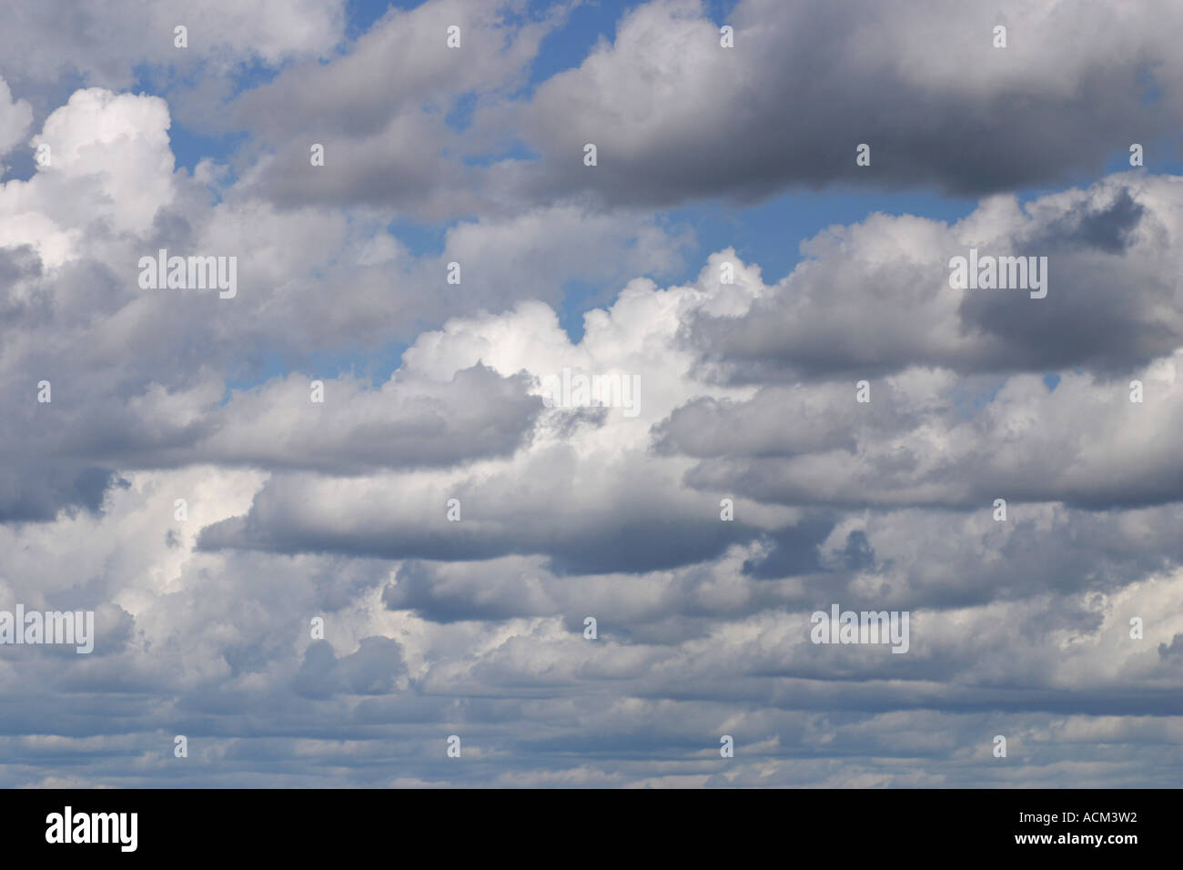 Cloudy sky summer hi-res stock photography and images - Alamy