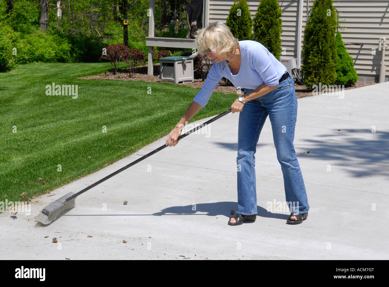 Sweeping driveway hires stock photography and images Alamy