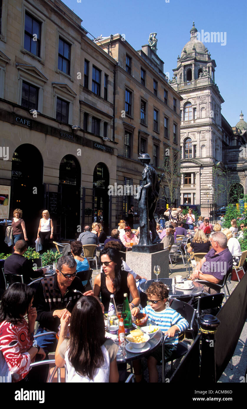 Scotland Glasgow People sitting at an outdoors café in Glasgow city centre Stock Photo