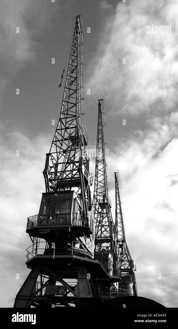 Crane ship lifting crane Black and White Stock Photos & Images - Alamy