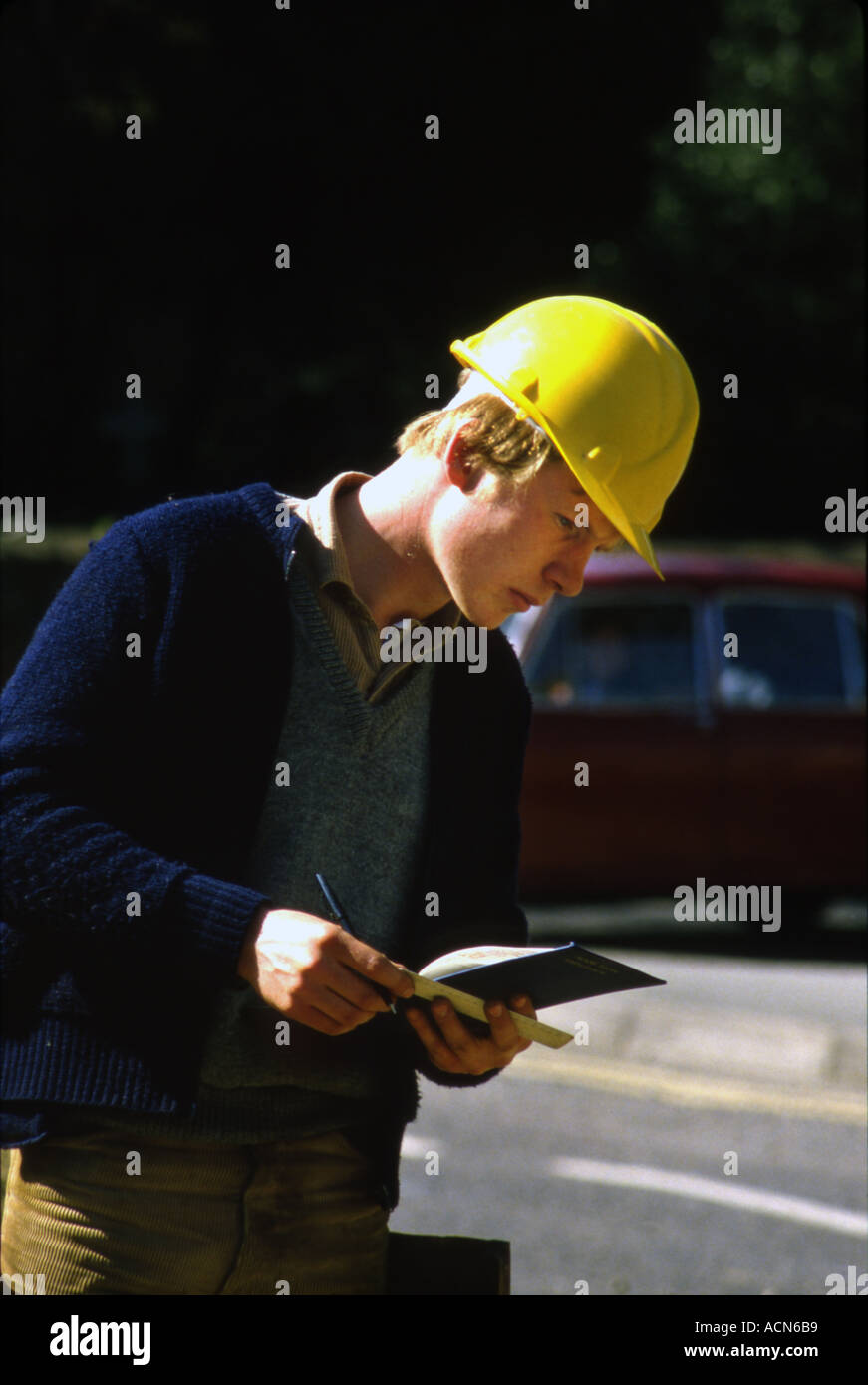 Hard hat hi-res stock photography and images - Alamy