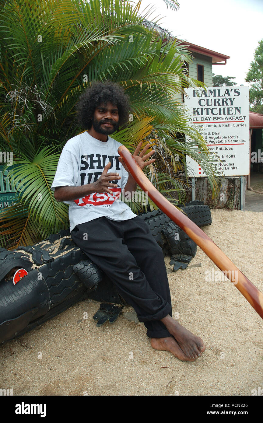 Leslie Hobbler Mayi Wunba Player Didgeridoo Kuranda Queensland Australia dsc 0097 Stock Photo