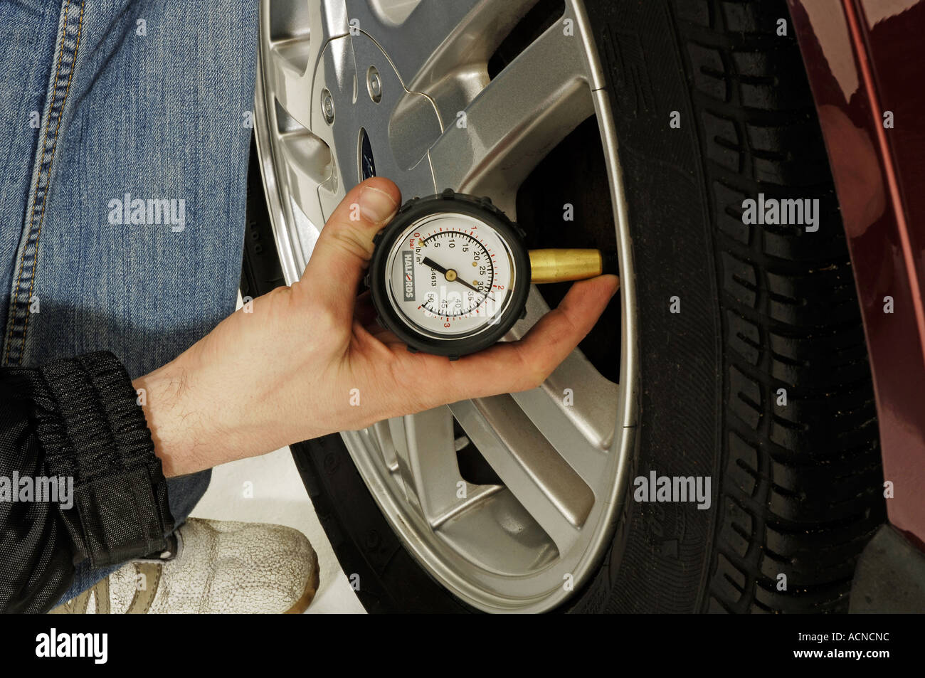 Tyre pressure gauge hi-res stock photography and images - Alamy