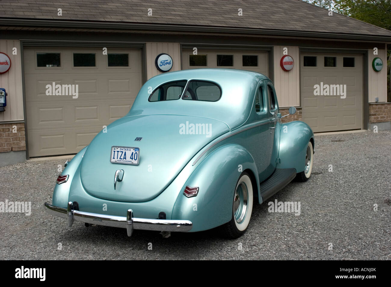40 Ford Deluxe Coupe Wallpaper