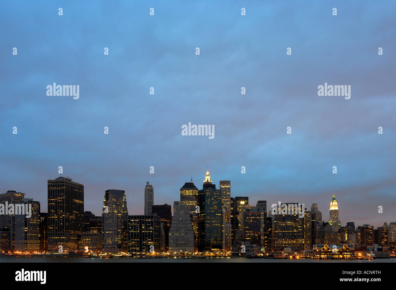 Dusk skyline hi-res stock photography and images - Alamy