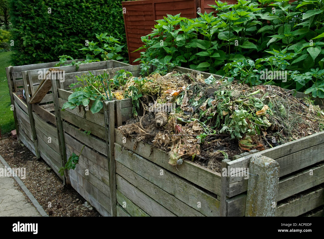 Large compost bin hi-res stock photography and images - Alamy