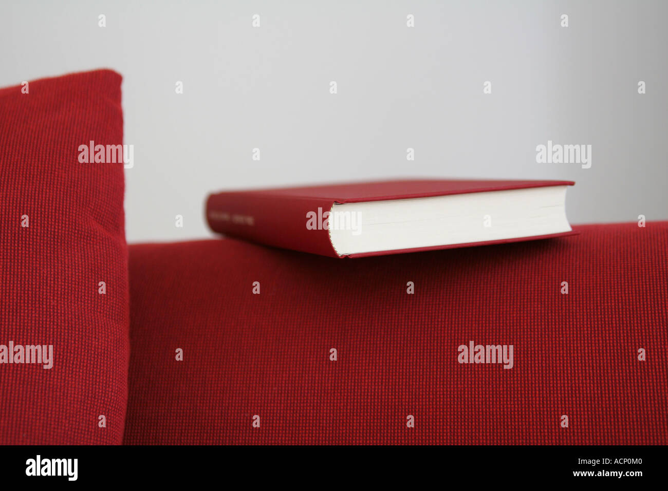 Red book - Buch auf Sofa Stock Photo