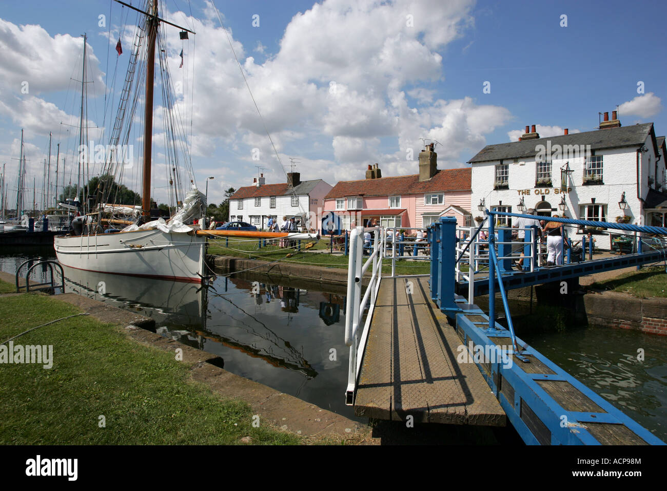HEYBRIDGE BASIN ESSEX Stock Photo Alamy