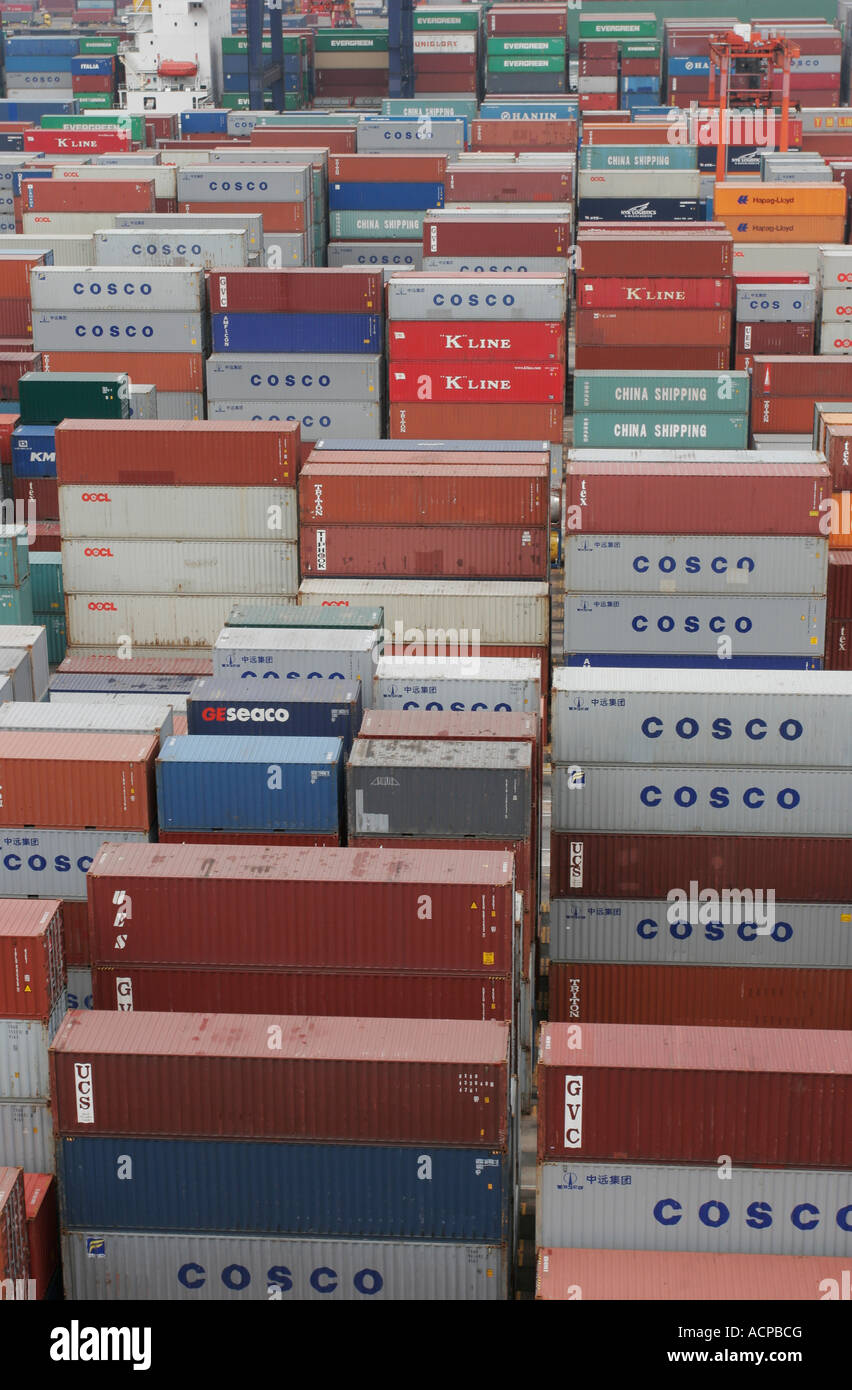 China shipping container lines hi-res stock photography and images - Alamy