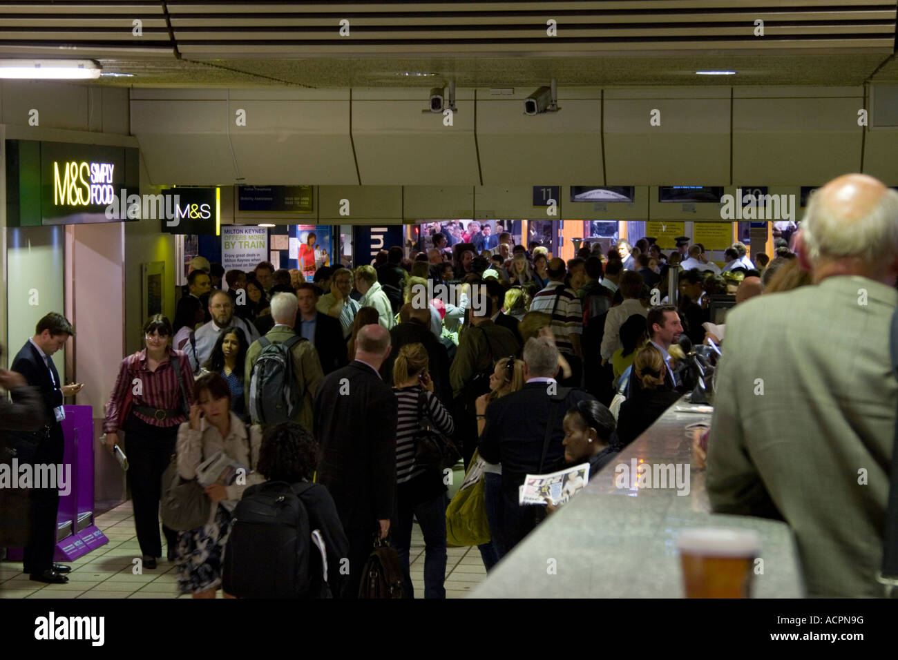 Euston Station Mainline Terminal London Midland concourse Stock Photo