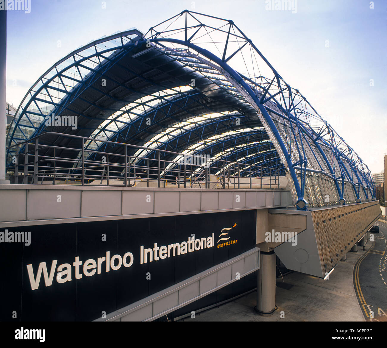 Glass canopy roof at Waterloo International Station Stock Photo