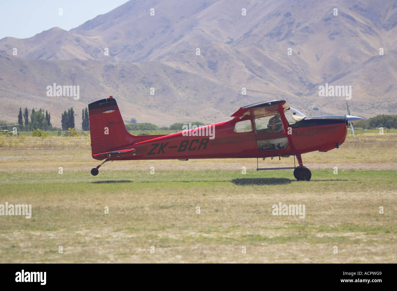 Tail Dragger Stock Photos & Tail Dragger Stock Images - Alamy
