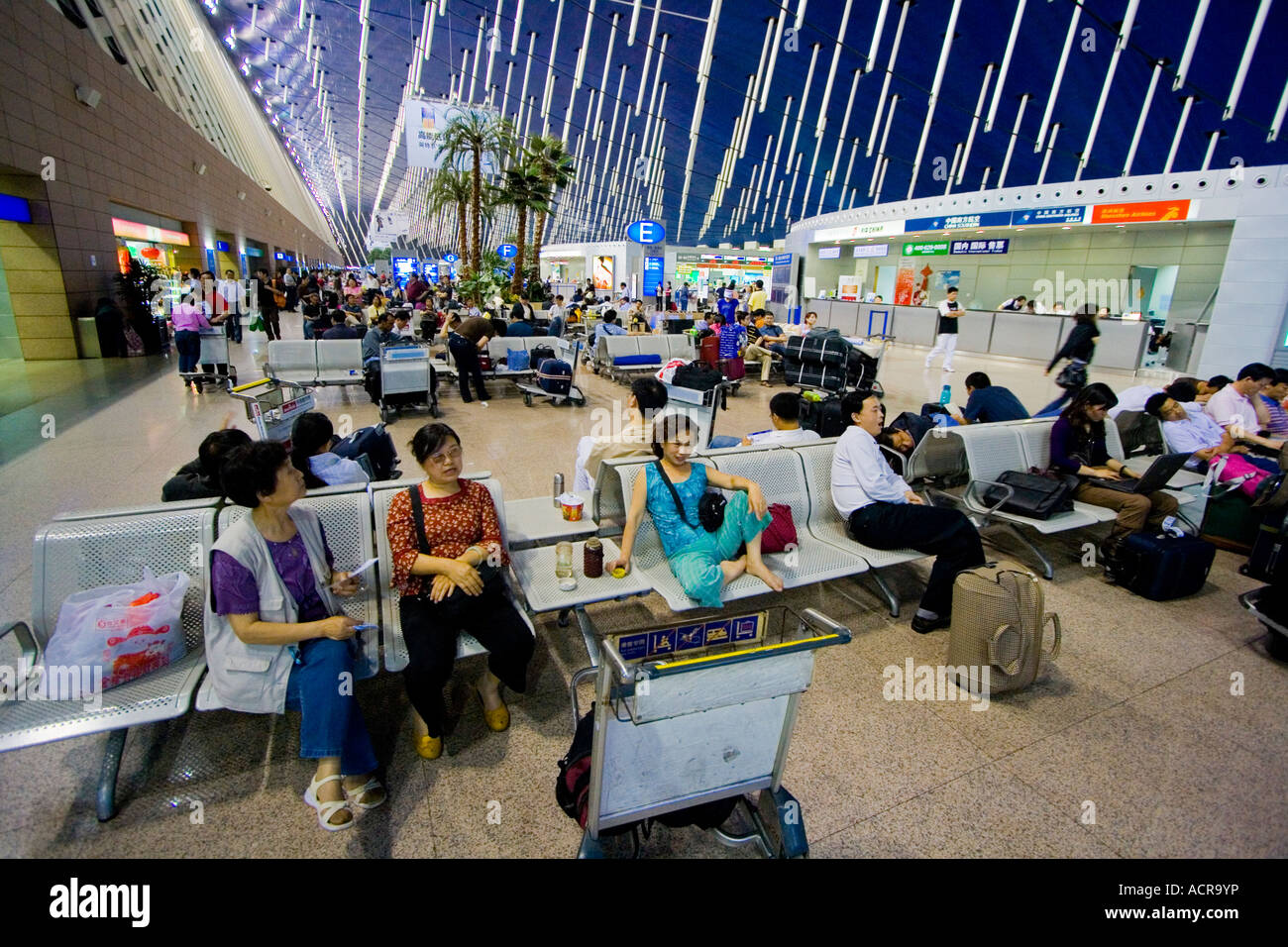 Passengers Wait In Departures And Checkin Area Pvg Pudong International Airport Shanghai China Stock Photo Alamy