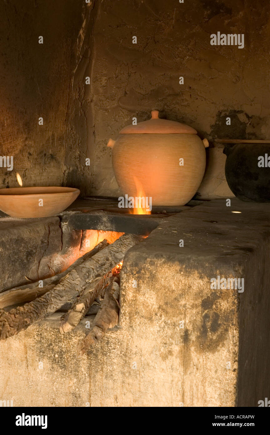 Kitchen clay pot fire hi-res stock photography and images - Alamy