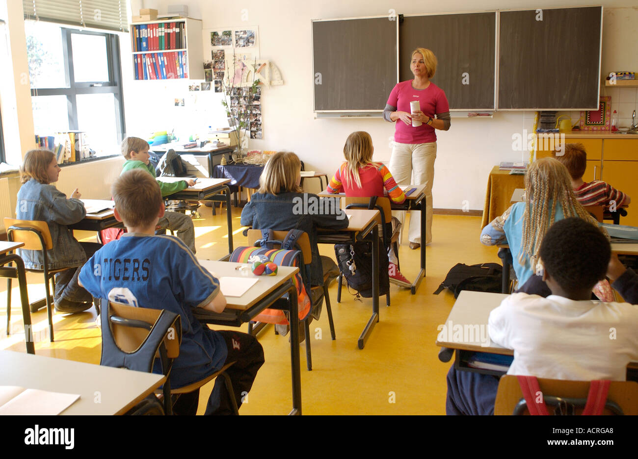 Teacher and classroom hi-res stock photography and images - Alamy