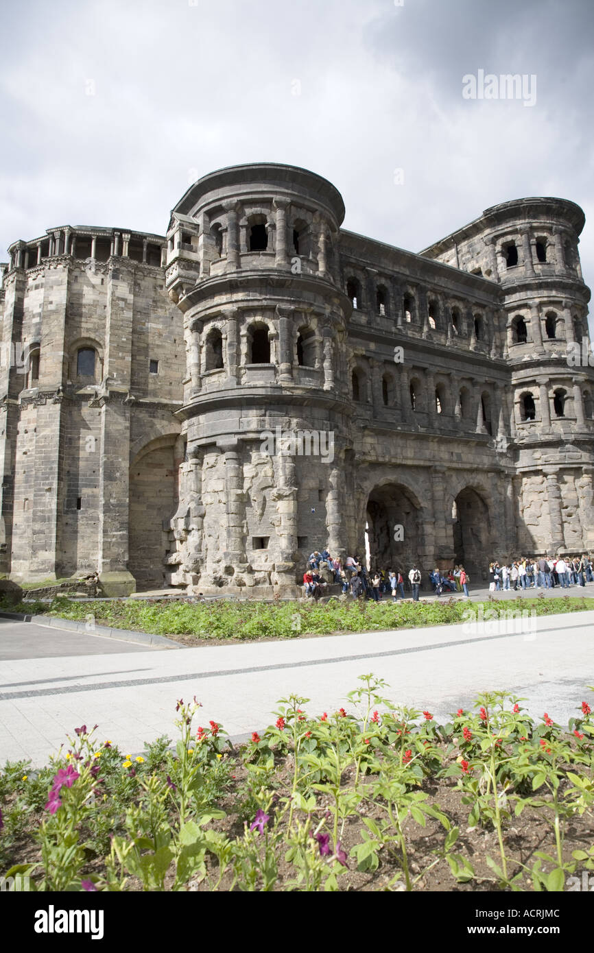porta-nigra-trier-germany-helpful-tips-photos-history
