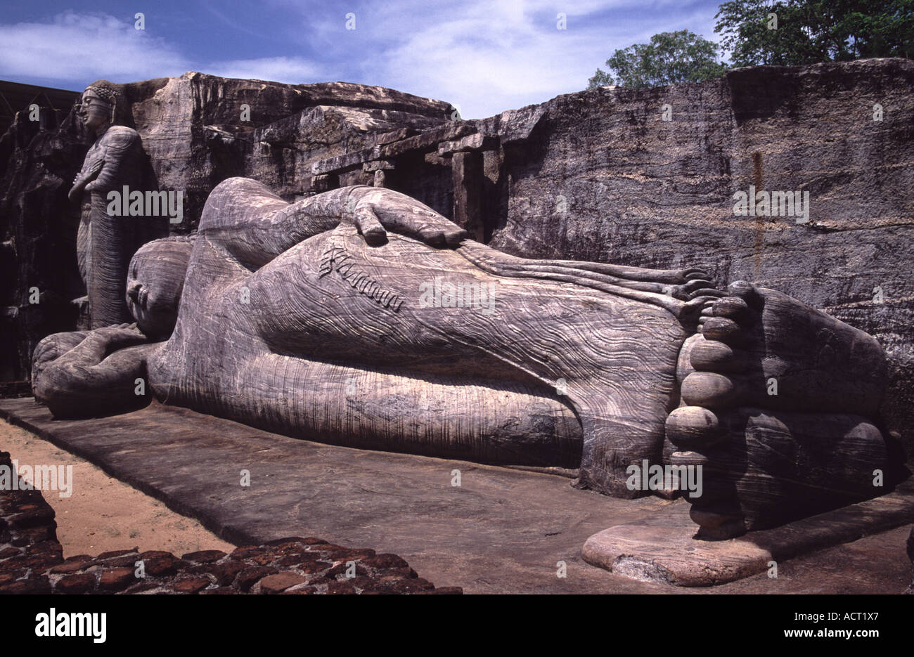 Reclining Buddha 11-13th C Pari Nirvana At The Gal Vihara Sri Lanka Stock Photo