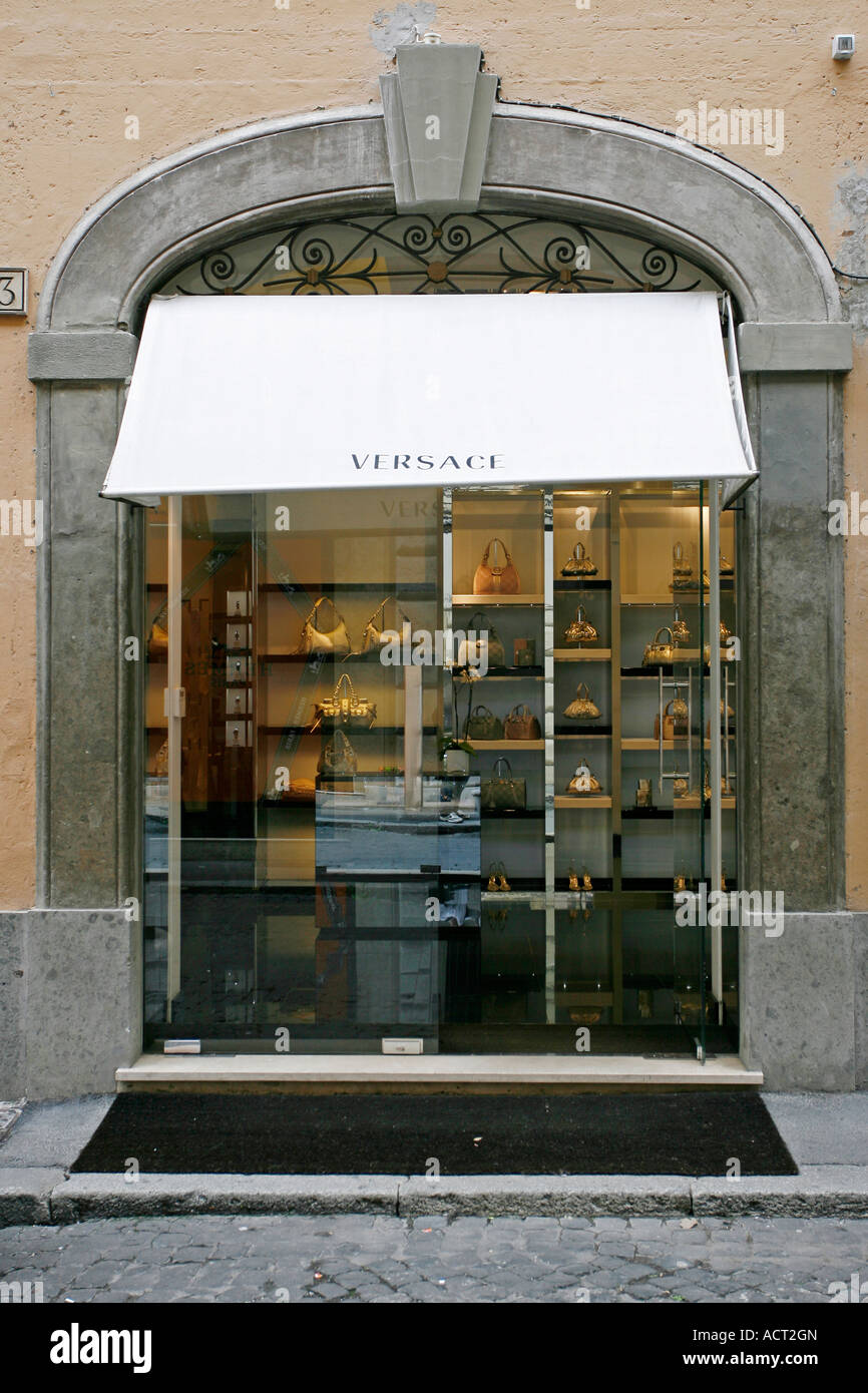Zorg Uitputting Berouw Versace shop Via Condotti Rome Italy Europe Stock Photo - Alamy