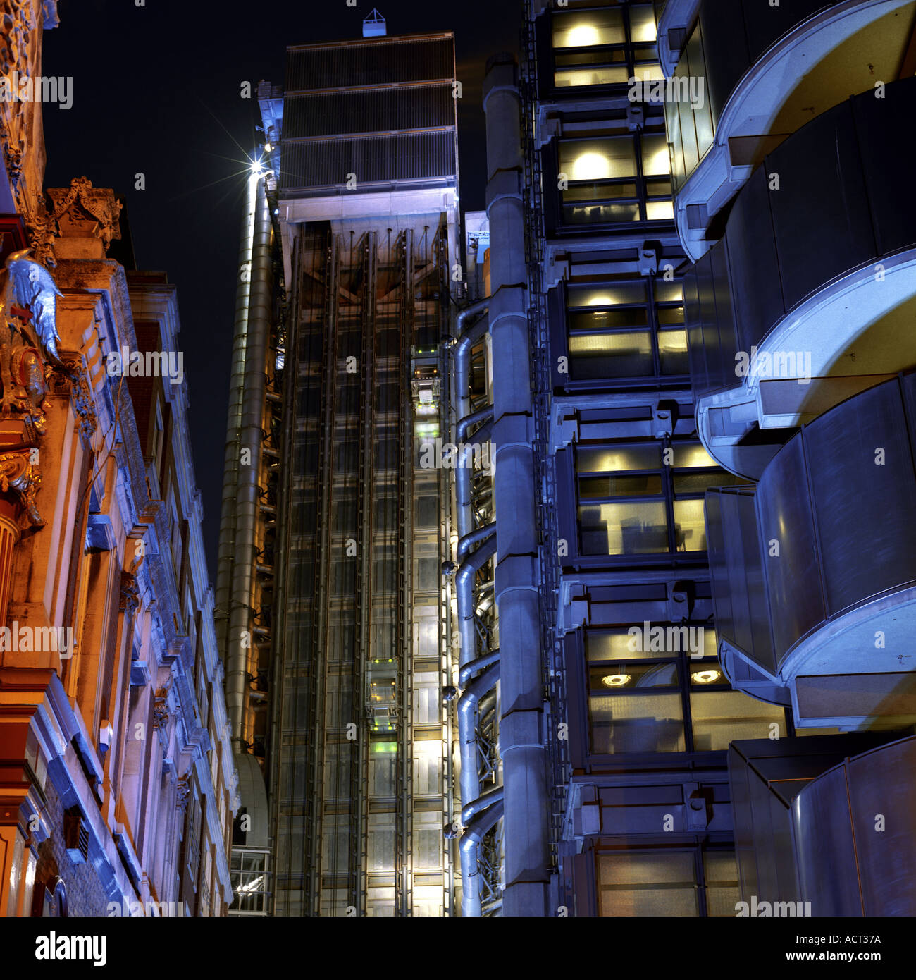 Night shot of Lloyds building London Stock Photo
