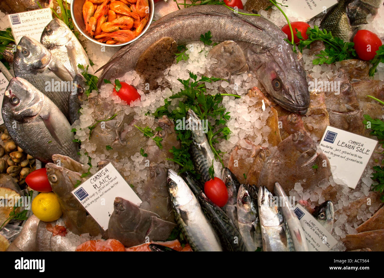 FISH WORKS TRADITIONAL FISHMONGERS AND THE GREEN STREET SEAFOOD CAFE IN BATH UK Stock Photo