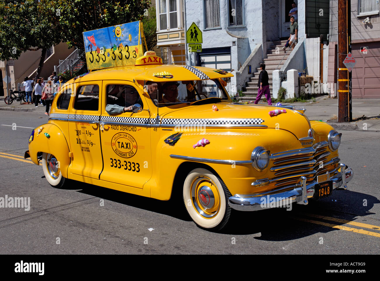 Znalezione obrazy dla zapytania 1940 plymouth deluxe sedan taxi cab