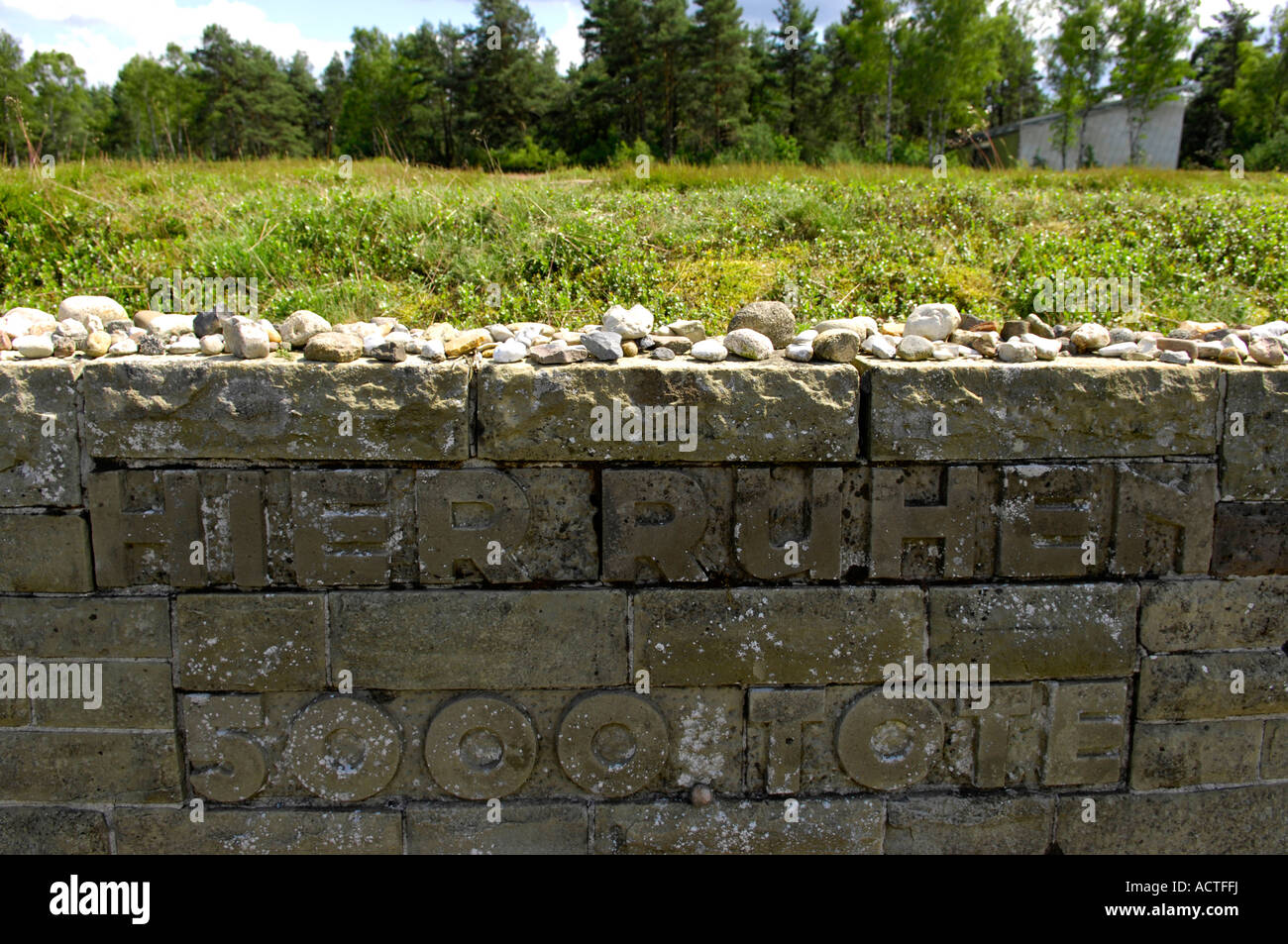 hier ruhen 500 toten here lies 500 dead tribute stones mass grave ...