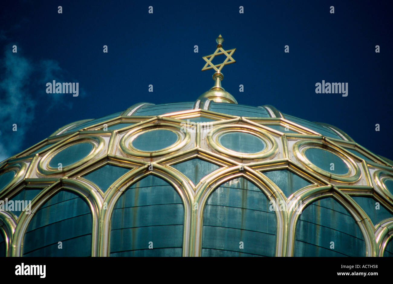 doomed-roof-of-centre-of-jewish-berlin-germany-kuppeldach-der-neuen