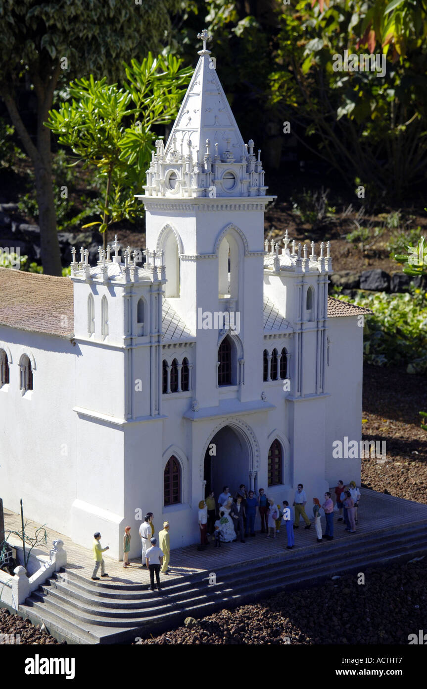 Wedding africa church hi-res stock photography and images - Alamy