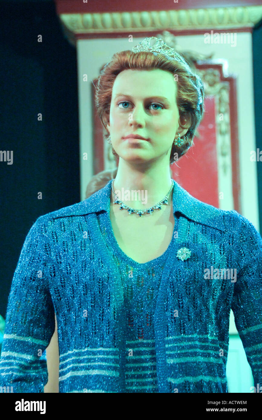 WAX EFFIGY OF PHILLIPS ZARA ANNE ELIZABETH OF ROYAL BRITISH FAMILY IN