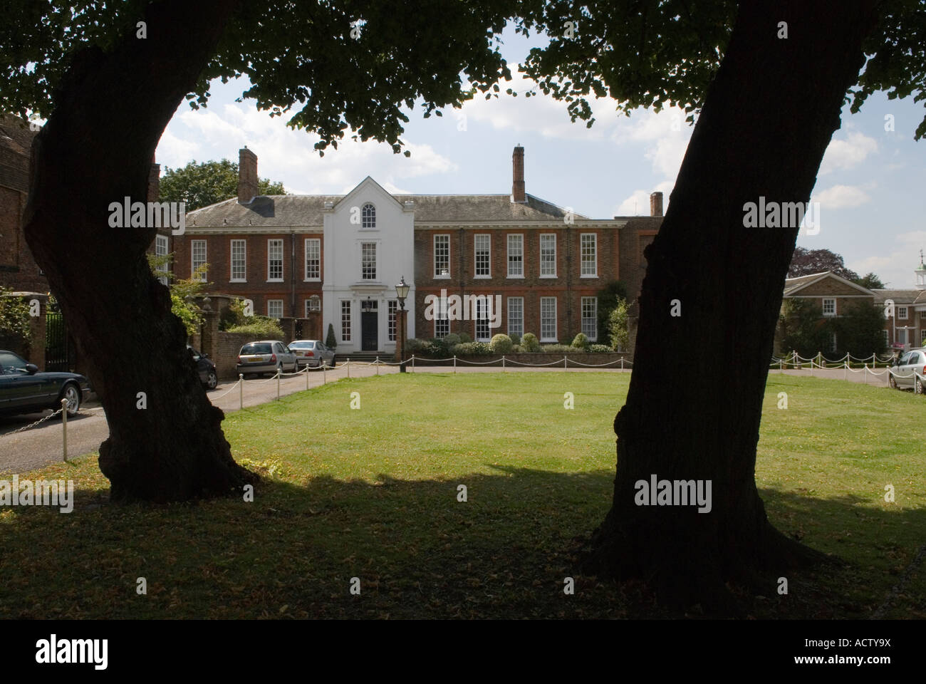 'Old Palace Yard' Richmond on Thames Surrey Private Housing in Crown Estate. PHOTO HOMER SYKES Stock Photo