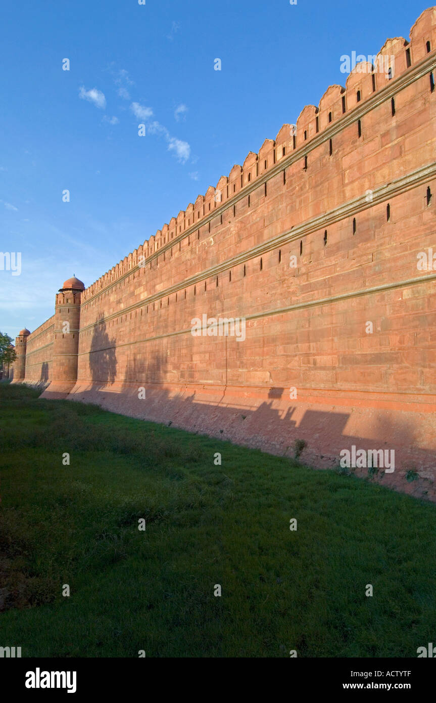 A wide angle view of one of the huge walls and towers surrounding the Red Fort (Lal Qila) in Delhi. Stock Photo