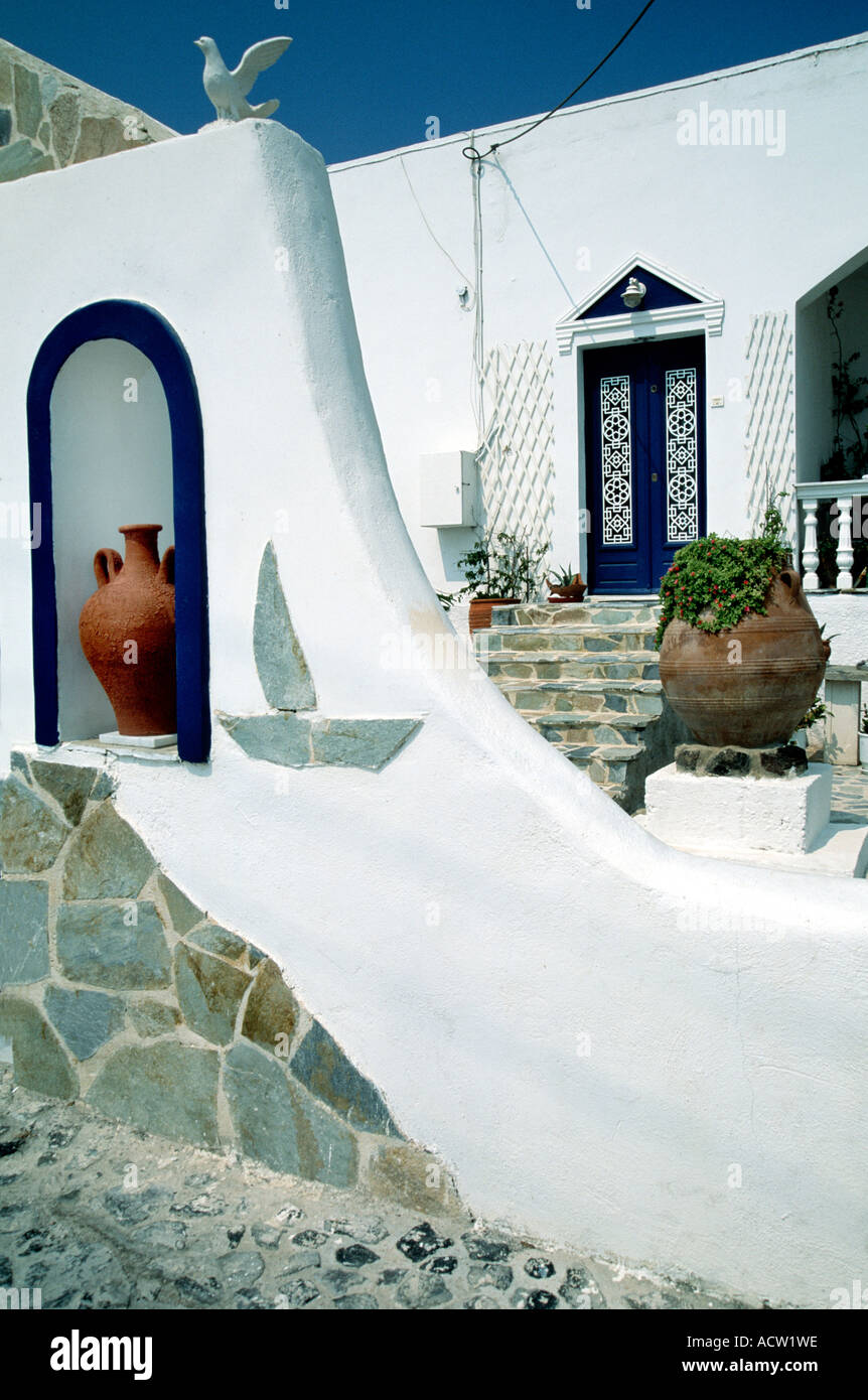 Mediterranean decor of a clay pot in an archway in Santorini, Greece Stock  Photo - Alamy