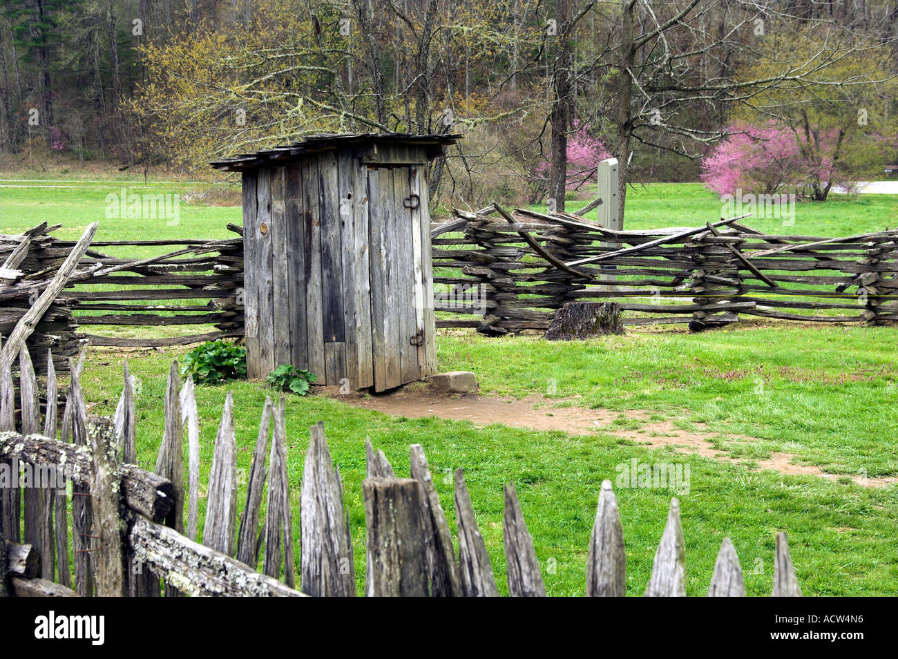 Outhouse and picket fence at the Moluntain Farm Museum cottage at the Ocunaluftee Vistor s center in The Great Smoky Mountains N Stock Photo