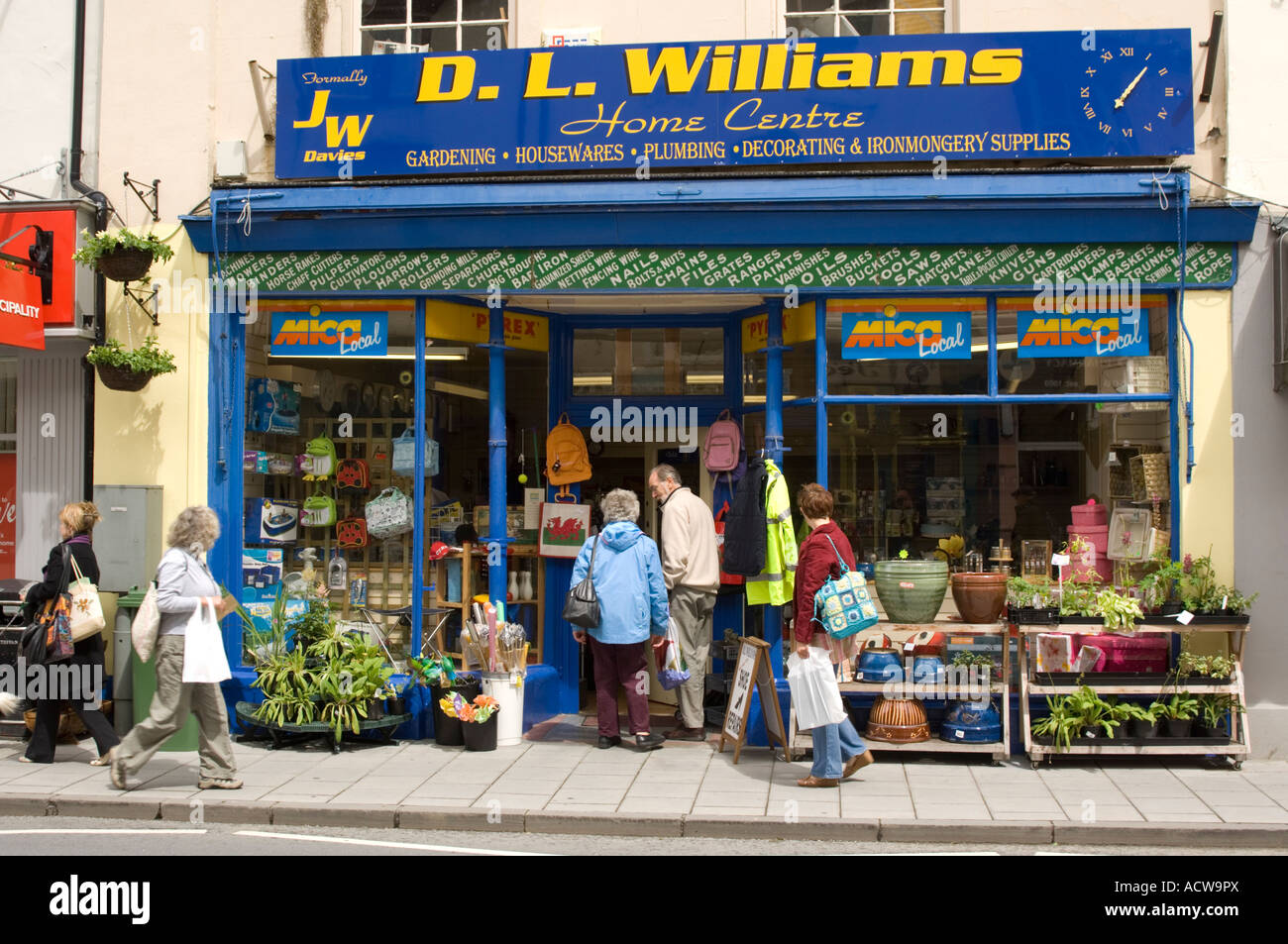 Hardware Shop High Resolution Stock Photography and Images Alamy